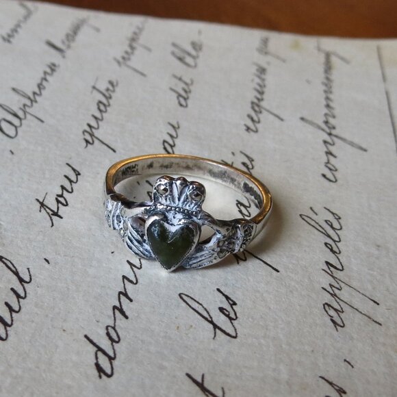 Vintage Irish Celtic Claddagh Ring Size 6 Heart and Hands - Picture 1 of 4